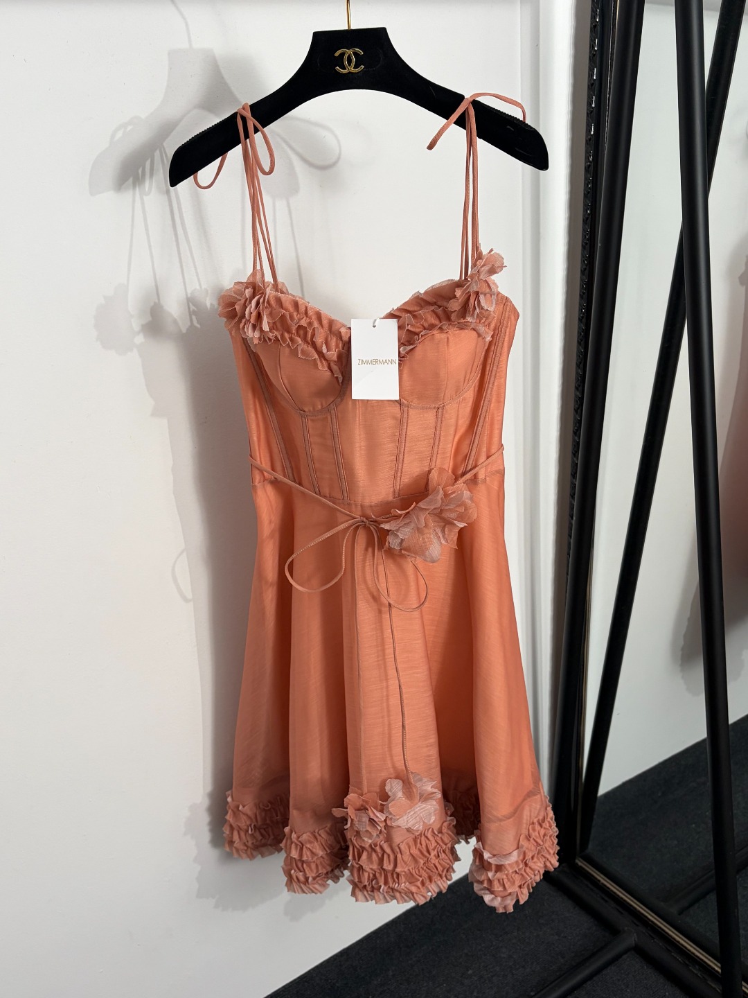 NO:944028,Model No. 20264279 Zimmermann's latest three-dimensional flower lace-up waist strapless strap dress, short skirt, pink, black, S-XL, [M size bust 86 elastic, waist 74 elastic, length 82; weight 0.355kg], Zimmermann-clothing, skirts,19860909款号20264279 Zimmermann*新款 立体花朵系带收腰木耳边抹胸吊带连衣裙 短裙,粉色, 黑色,S-XL,【M码胸围86弹力,腰围74弹力,长82；重量0.355kg】,兹默曼-服装,skirts,,Women's clothing
