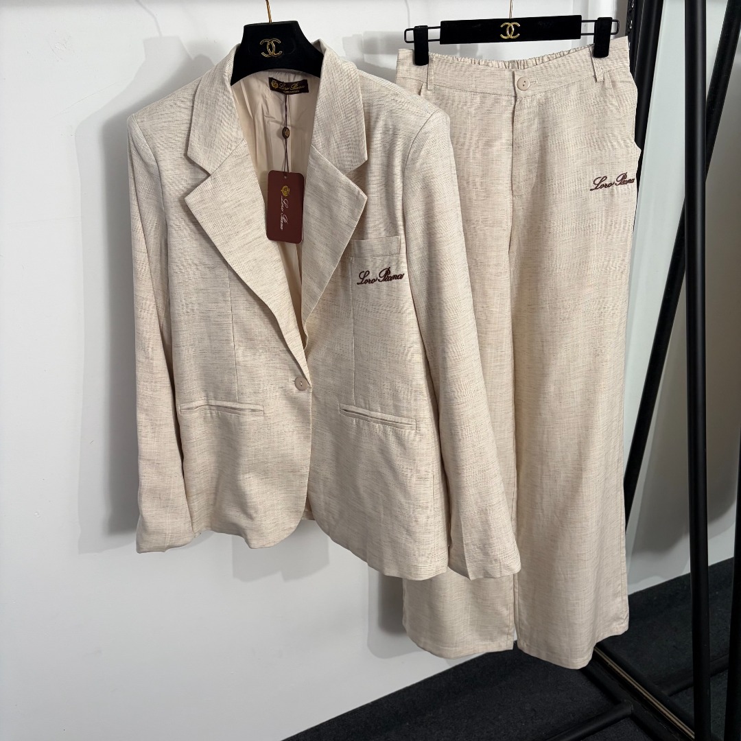 NO:922718,Model No. 20264345 Loro Piana*LP new OL linen suit, logo embroidered one-button long-sleeved suit jacket + high-waisted trousers, apricot, blue, yellow, coffee, SML, [M size shoulder width 43, bust 116, sleeve length 66, length 71; waist 68 elastic, length 111; weight 0.850kg], women's clothing, loro piana, loro piana, jackets & coats, business  suit,19860909款号20264345 Loro Piana*LP新款OL亚麻套装,logo刺绣一粒扣长袖西装外套+高腰长裤,杏色,蓝色,黄色,咖色,SML,【M码肩宽43,胸围116,袖长66,长71；腰围68弹力,长111；重量0.850kg】,女装,loro piana,loro piana,jackets & coats,business suit,,Women's clothing
