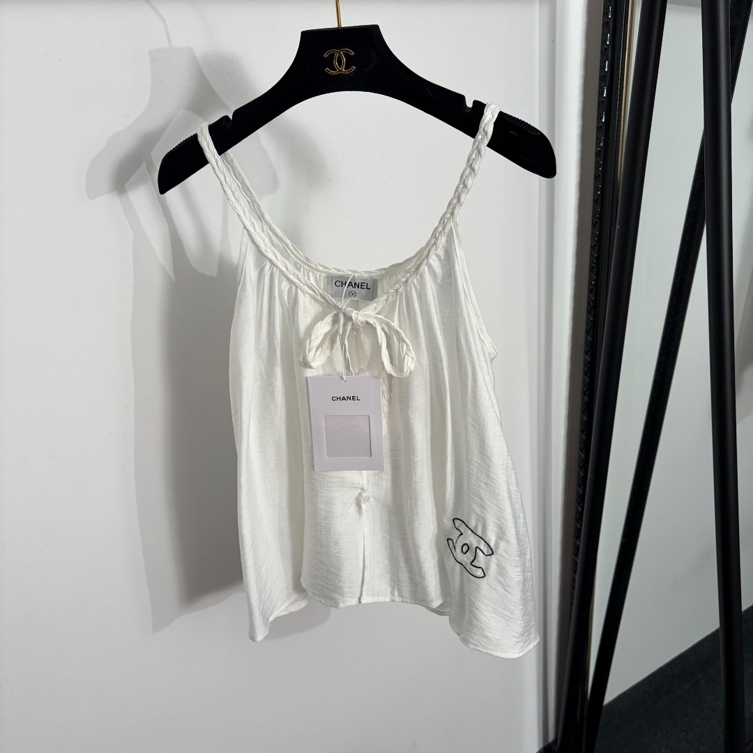 NO:873254,Model No. 20264422 Chane*new style Xiaoxiang logo collar embroidered letters camisole top, white, navy blue, SML, [M size bust 86, length 57; weight 0.105kg], Chanel-clothing, chanel, chanel,19860909款号20264422 Chane*新款 小香logo领标刺绣字母吊带背心 上衣,白色,藏蓝色,SML,【M码胸围86,长57；重量0.105kg】,香奈儿-服装,chanel,chanel,,Women's clothing