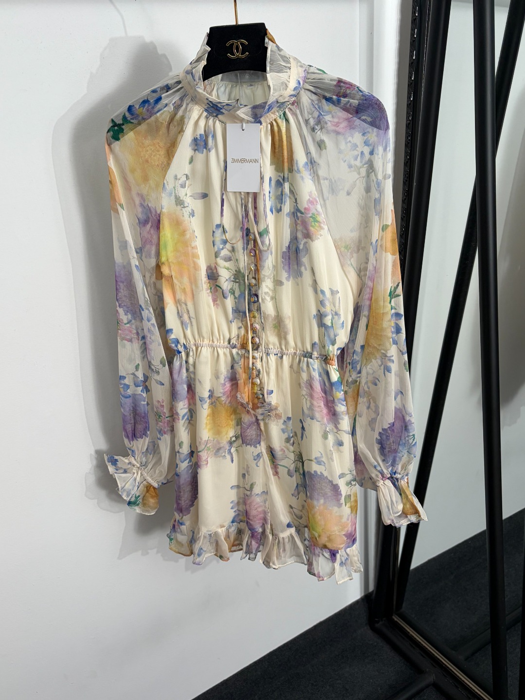NO:885603,Model No. 20264424 Zimmermann's latest style, elegant colorful floral print stand-up collar waist lantern long-sleeved jumpsuit, apricot, S-XL, [S size bust 92, waist 62 stretch, sleeve length 72, length 80; weight 0.155kg], Zimmermann-clothing, shorts,19860909款号20264424 Zimmermann*新款 气质彩色花卉印花立领收腰灯笼长袖连体短裤,杏色,S-XL,【S码胸围92,腰围62弹力,袖长72,长80；重量0.155kg】,兹默曼-服装,shorts,,Women's clothing