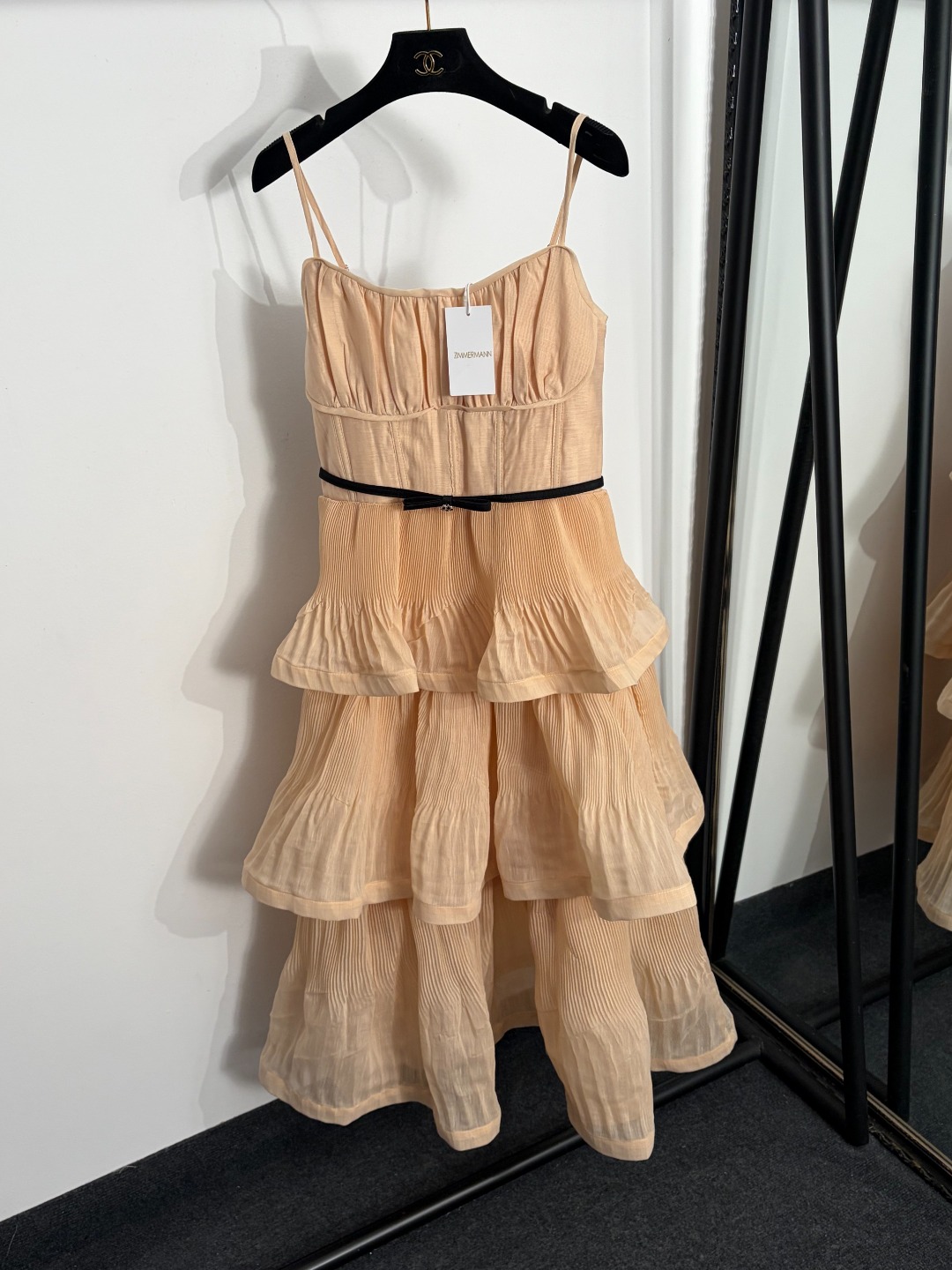 NO:885611,Model No. 20264426 Zimmermann* new style ruffled bow waisted tube top suspender dress cake long skirt, apricot, red, S-XL, [M size bust 80 elastic, waist 70 elastic, length 110; weight 0.515kg], Zimmermann-clothing, skirts,19860909款号20264426 Zimmermann*新款 荷叶边蝴蝶结收腰抹胸吊带连衣裙 蛋糕长裙,杏色,红色,S-XL,【M码胸围80弹力,腰围70弹力,长110；重量0.515kg】,兹默曼-服装,skirts,,Women's clothing