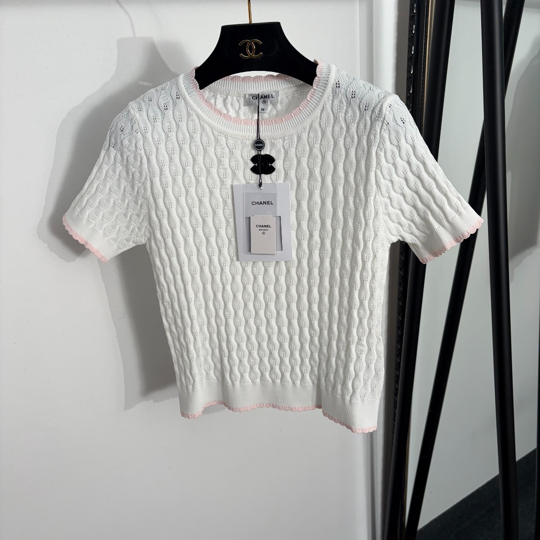 NO:885638,Model number 20264435 Chane* new logo patch hollow short-sleeved sweater top, white, pink, yellow, 36 38 40, [36 size bust 78, sleeve length 19, length 50; weight 0.180kg], Chanel-clothing, chanel, chanel, T-shirt,19860909款号20264435 Chane*新款 logo贴布镂空短袖针织衫 上衣,白色,粉色,黄色,36 38 40,【36码胸围78,袖长19,长50；重量0.180kg】,香奈儿-服装,chanel,chanel,T-shirt,,Women's clothing