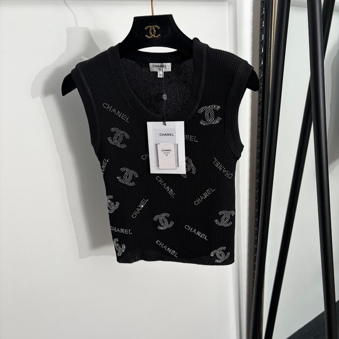 NO:885656,Model No. 20264437 Chane* new style Xiaoxiang logo hot diamond lettering knitted vest, black, purple, 36 38 40, [38 size chest 66, length 46; weight 0.110kg], Chanel-clothing, chanel, chanel,19860909款号20264437 Chane*新款 小香logo烫钻字母针织背心,黑色,紫色,36 38 40,【38码胸围66,长46；重量0.110kg】,香奈儿-服装,chanel,chanel,,Women's clothing