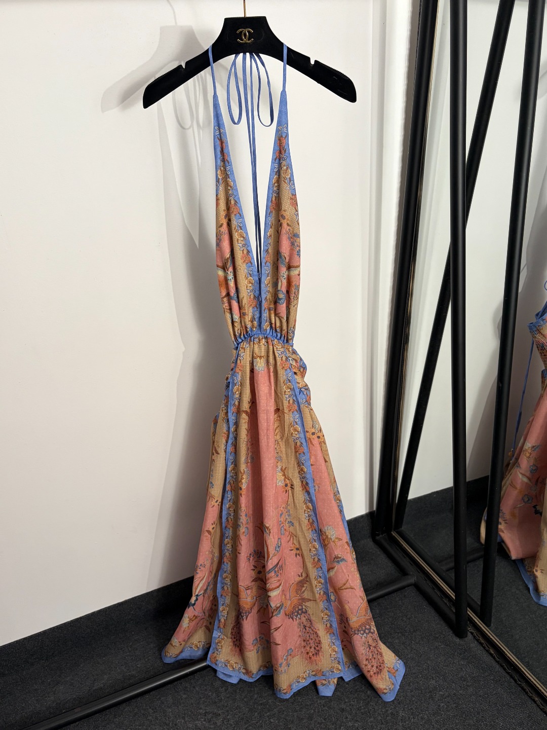 NO:873360,Model No. 20264370 Zimmermann's latest peacock flower and bird print halterneck, backless, deep V-neck, wide waist dress, long skirt, pink, S-XL, [S size waist 66 elastic, length 141; weight 0.520kg], Zimmermann-clothing, skirts,19860909款号20264370 Zimmermann*新款 孔雀花鸟印花 挂脖露背深V领收腰大摆连衣裙 长裙,粉色,S-XL,【S码腰围66弹力,长141；重量0.520kg】,兹默曼-服装,skirts,,Women's clothing