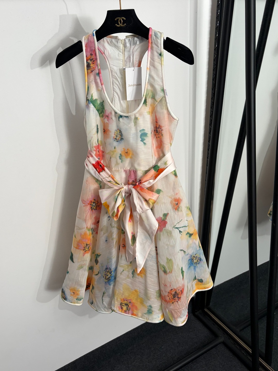 NO:873368,Model No. 20264381 Zimmermann's latest color blooming flower print, lace-up waist deep au sleeveless vest dress, short skirt, white, black, S-XL, [S size bust 82, waist 68, length 91; weight 0.400kg], Zimmermann-clothing, skirts,19860909款号20264381 Zimmermann*新款 彩色晕染花朵印花 系带收腰深au无袖背心连衣裙 短裙,白色,黑色,S-XL,【S码胸围82,腰围68,长91；重量0.400kg】,兹默曼-服装,skirts,,Women's clothing