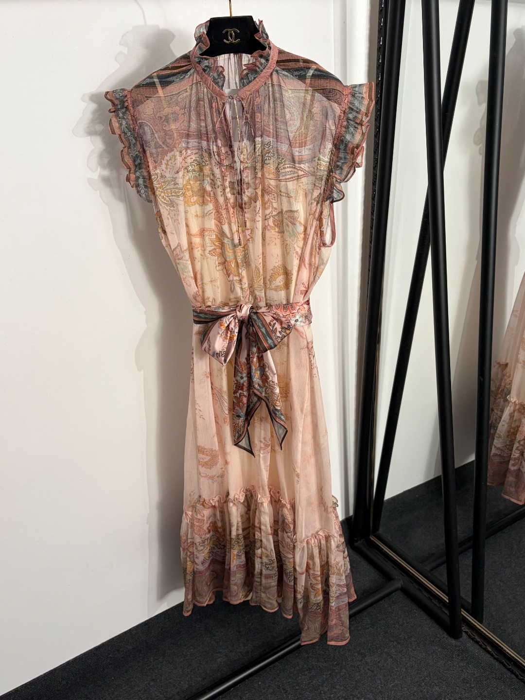 NO:873426,Model number 20264402 Zimmermann's latest retro pattern print fungus collar flying sleeves lace-up waist vest dress short skirt with suspender lining, apricot color, S-XL, [M size bust 92, length 105; bust 142, length 123; weight 0.375kg], Zimmermann-clothing, skirts,19860909款号20264402 Zimmermann*新款 复古花纹印花 木耳领飞飞袖系带收腰背心连衣裙 短裙,配吊带里衬,杏色,S-XL,【M码胸围92,长105；胸围142,长123；重量0.375kg】,兹默曼-服装,skirts,,Women's clothing