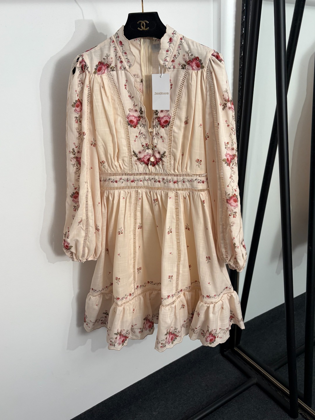 NO:873395,Model number 20264388 Zimmermann's latest rose flower print V-neck hollow waist ruffled long-sleeved dress short skirt, pink, blue, S-XL, [M size bust 90, waist 74, sleeve length 59, length 95; weight 0.470kg], Zimmermann-clothing, skirts,19860909款号20264388 Zimmermann*新款 玫瑰花朵印花 V领镂空收腰荷叶边长袖连衣裙 短裙,粉色,蓝色,S-XL,【M码胸围90,腰围74,袖长59,长95；重量0.470kg】,兹默曼-服装,skirts,,Women's clothing