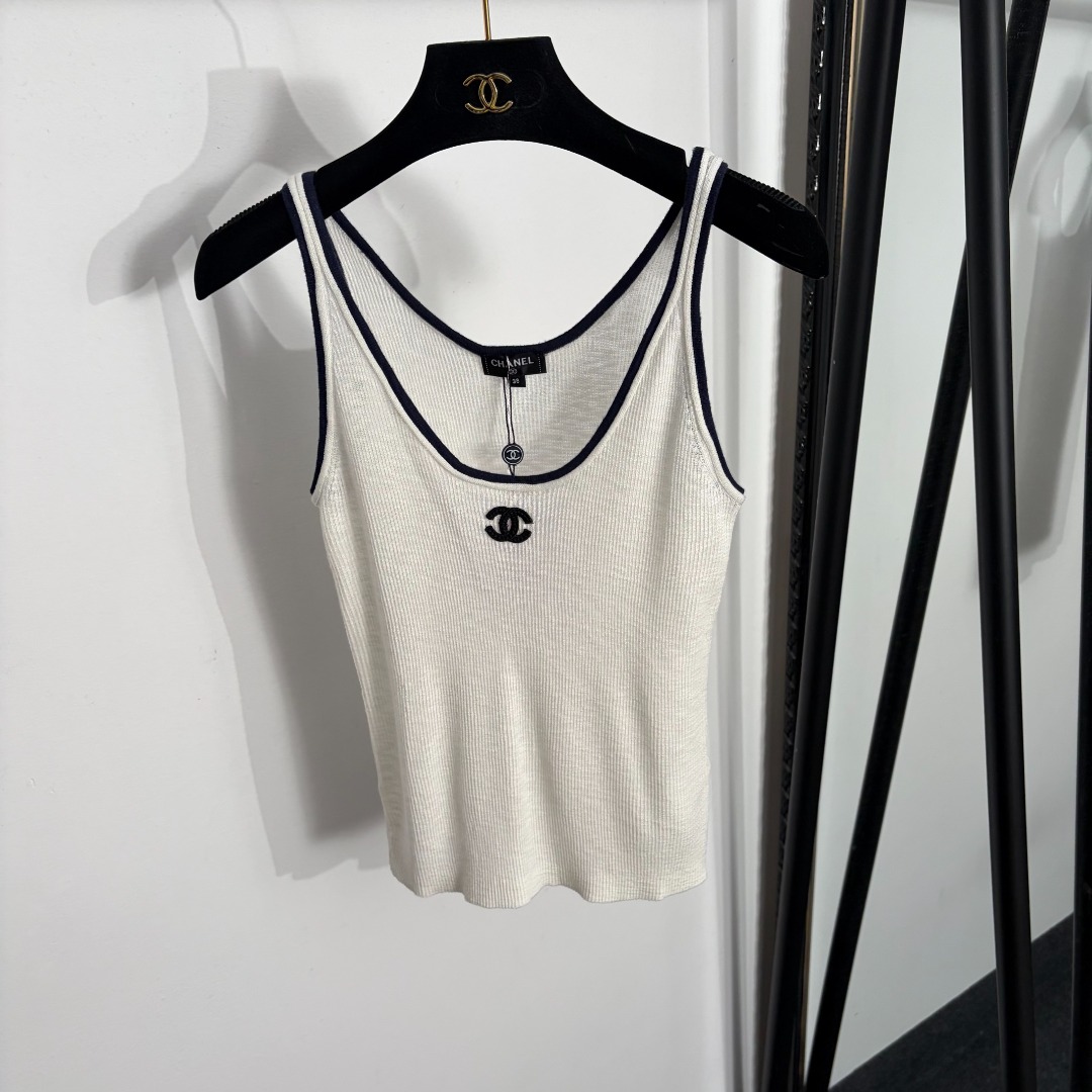 NO:873298,Model No. 20264401 Chane* new logo embroidered knitted vest, off-white, blue, 36 38 40, [38 size bust 64, length 51; weight 0.90kg], Chanel-clothing, chanel, chanel,19860909款号20264401 Chane*新款 logo刺绣针织背心,米白色,蓝色,36 38 40,【38码胸围64,长51；重量0.90kg】,香奈儿-服装,chanel,chanel,,Women's clothing