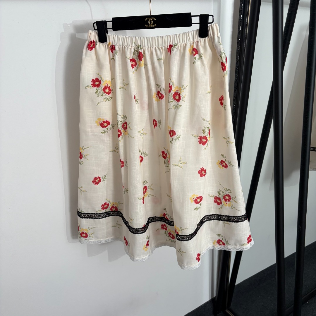 NO:885676,Model No. 20264432 Prad* new style small red flower lace elastic waist linen skirt, off-white, SML, [M size waist 70 elastic, length 68], Prada-clothing, prada, prada, skirts,19860909款号20264432 Prad*新款 小红花蕾丝花边松紧腰亚麻半裙,米白色,SML,【M码腰围70弹力,长68】,普拉达-服装,prada,prada,skirts,,Women's clothing