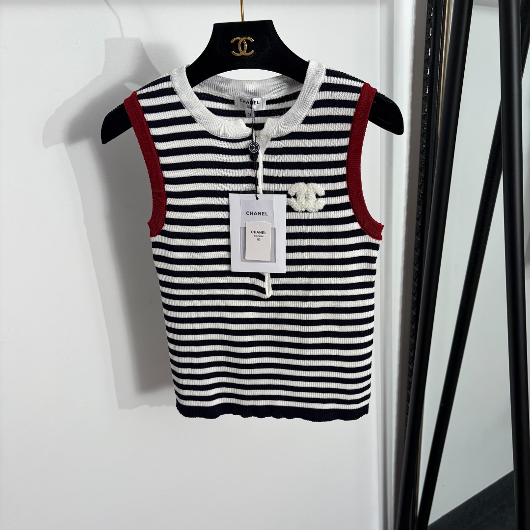 NO:885622,Model No. 20264470 Chane's latest plush logo embroidered color block striped half-cardigan wool knitted vest, white, navy blue, 36 38 40, [36 size chest 66, length 50; weight 0.145kg], Chanel - clothing, chanel, chanel,19860909款号20264470 Chane*新款 毛绒logo刺绣 拼色条纹半开襟羊毛针织背心,白色,藏蓝色,36 38 40,【36码胸围66,长50；重量0.145kg】,香奈儿-服装,chanel,chanel,,Women's clothing
