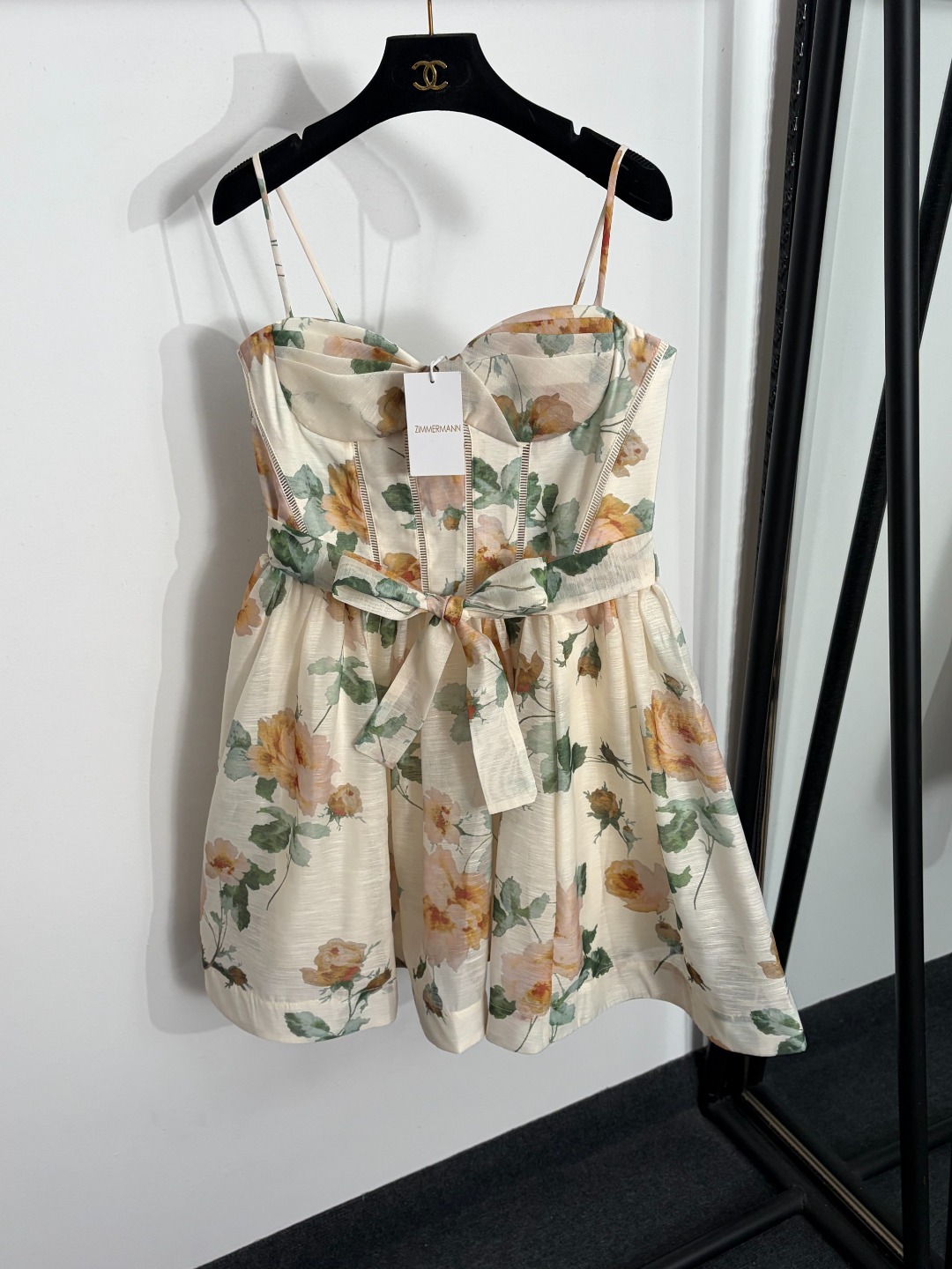 NO:885426,Model No. 20264579 Zimmermann's latest elegant floral print lace-up waist strapless dress, short skirt, apricot, black, S-XL, [M size bust 82 elastic, waist 80 elastic, length 74; weight 0.360kg], Zimmermann-clothing, skirts,19860909款号20264579 Zimmermann*新款 优雅气质花卉印花系带收腰抹胸吊带连衣裙 短裙,杏色,黑色,S-XL,【M码胸围82弹力,腰围80弹力,长74；重量0.360kg】,兹默曼-服装,skirts,,Women's clothing