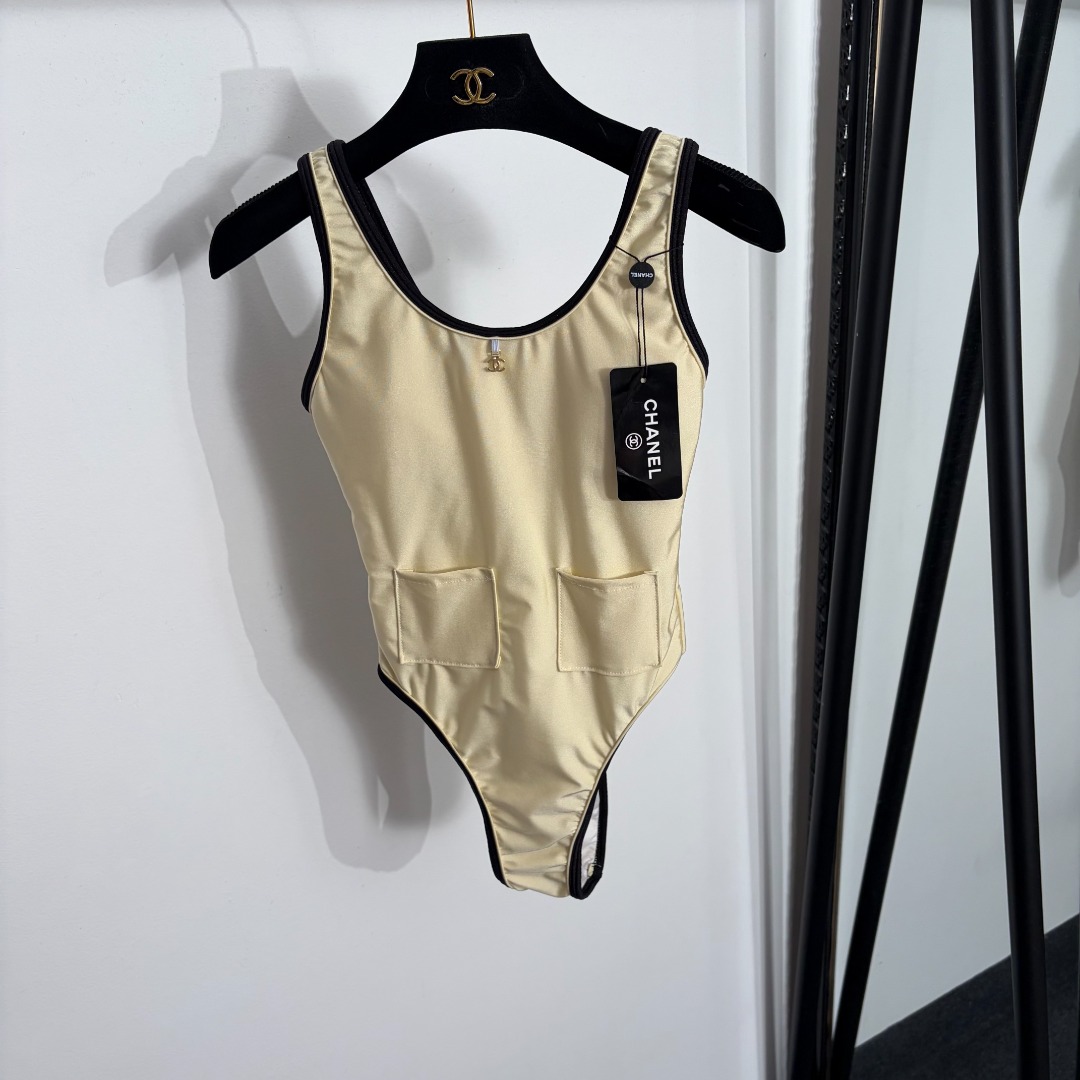 NO:885551,Model number 20264518 Chane*new style double pocket design color matching fashion one-piece swimsuit, beige, black, S-XL, [M size weight 0.kg], Chanel - clothing, chanel, chanel, swimsuits,19860909款号20264518 Chane*新款 双口袋设计拼色包边时尚连体泳衣,米黄色,黑色,S-XL,【M码重量0.kg】,香奈儿-服装,chanel,chanel,swimsuits,,Women's clothing