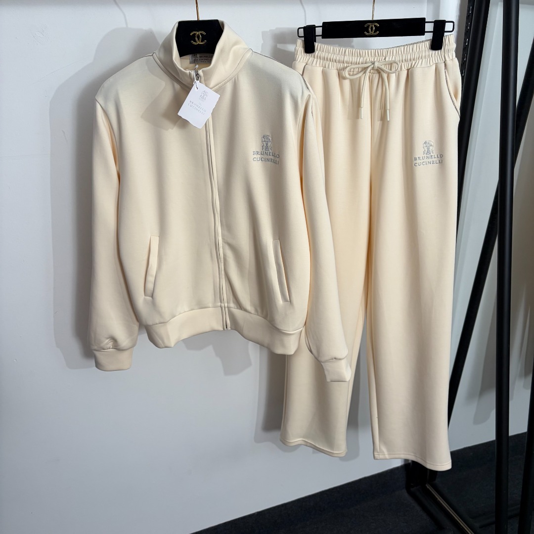NO:885640,Model No. 20264478 Brunello Cucinell*BC new sports suit, chest logo embroidered letter standing collar long-sleeved zipper jacket + elastic waist casual trousers, off-white, blue, black, S-XL, [M size shoulder width 43, chest 106, sleeve length 60, length 58; waist 66 elastic, length 103; weight 0.985kg], women's clothing, brunello cucinelli, jackets & coats,19860909款号20264478 Brunello Cucinell*BC新款运动套装,胸前logo刺绣字母立领长袖拉链外套+松紧腰休闲长裤,米白色,蓝色,黑色,S-XL,【M码肩宽43,胸围106,袖长60,长58；腰围66弹力,长103；重量0.985kg】,女装,brunello cucinelli,jackets & coats,,Women's clothing