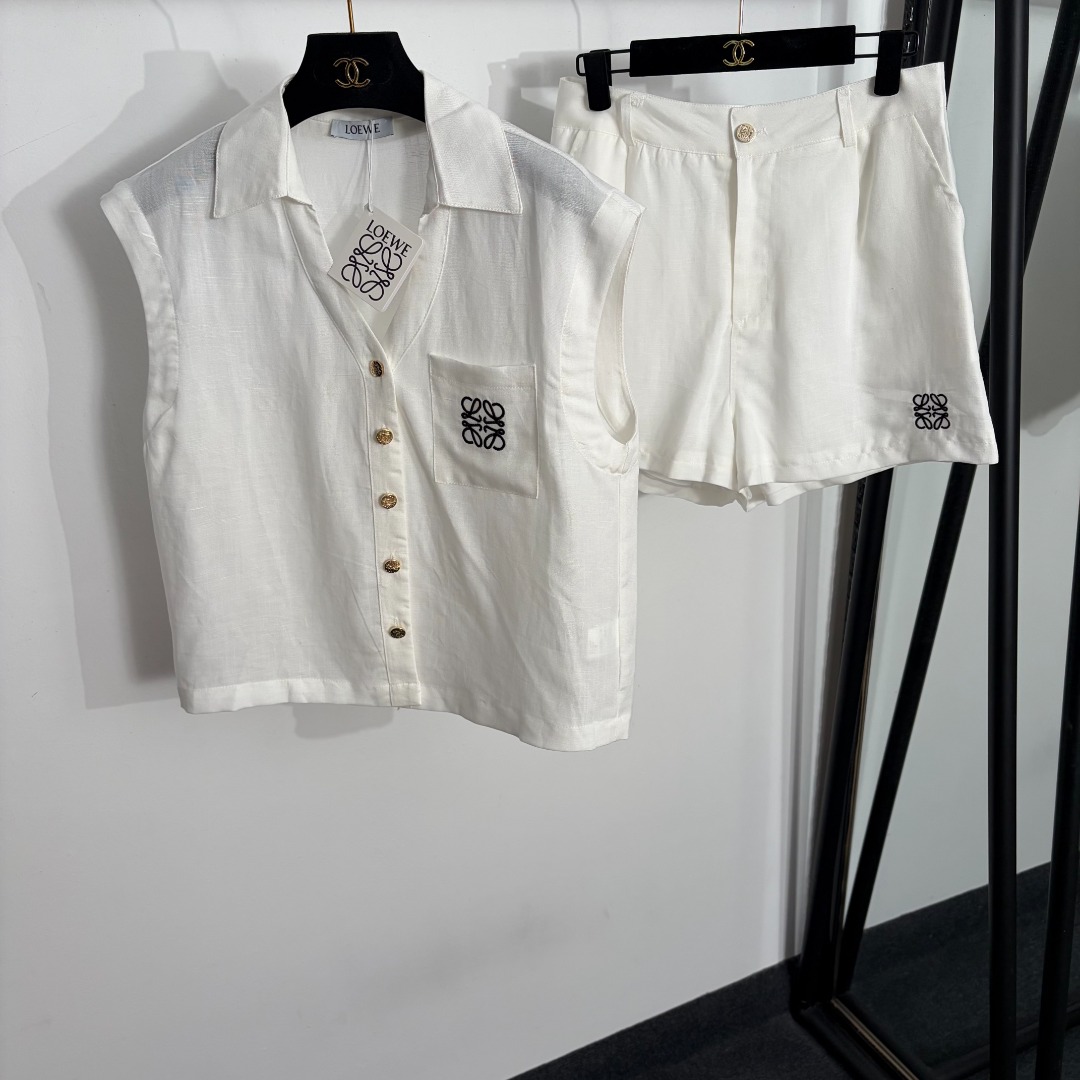 NO:885669,Style number 20264485 Loew* new linen suit, logo embroidered single pocket lapel vest jacket + suit shorts, white, dark blue, SML, [M size bust 100, length 53; waist 74, length 38; weight 0.320kg], Loew-clothing, loewe, loewe, shorts, jackets & coats, business suit,19860909款号20264485 Loew*新款亚麻套装,logo刺绣单口袋翻领马甲外套+西装短裤,白色,深蓝色,SML,【M码胸围100,长53；腰围74,长38；重量0.320kg】,罗意威-服装,loewe,loewe,shorts,jackets & coats,business suit,,Women's clothing