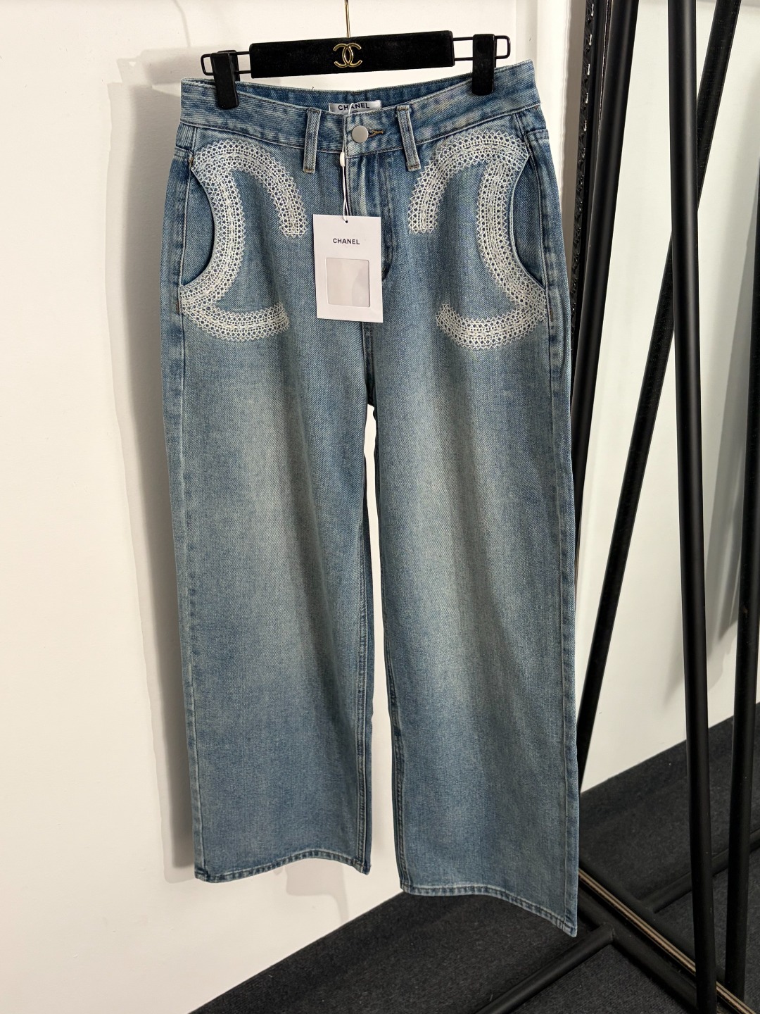 NO:885646,Model No. 20264495 Chane*new style Double C lace embroidered pocket denim trousers, blue, S-XL, [L size waist 74, length 107; weight 0.640kg], Chanel - clothing, chanel, chanel,19860909款号20264495 Chane*新款 双C蕾丝刺绣口袋牛仔长裤,蓝色,S-XL,【L码腰围74,长107；重量0.640kg】,香奈儿-服装,chanel,chanel,,Women's clothing
