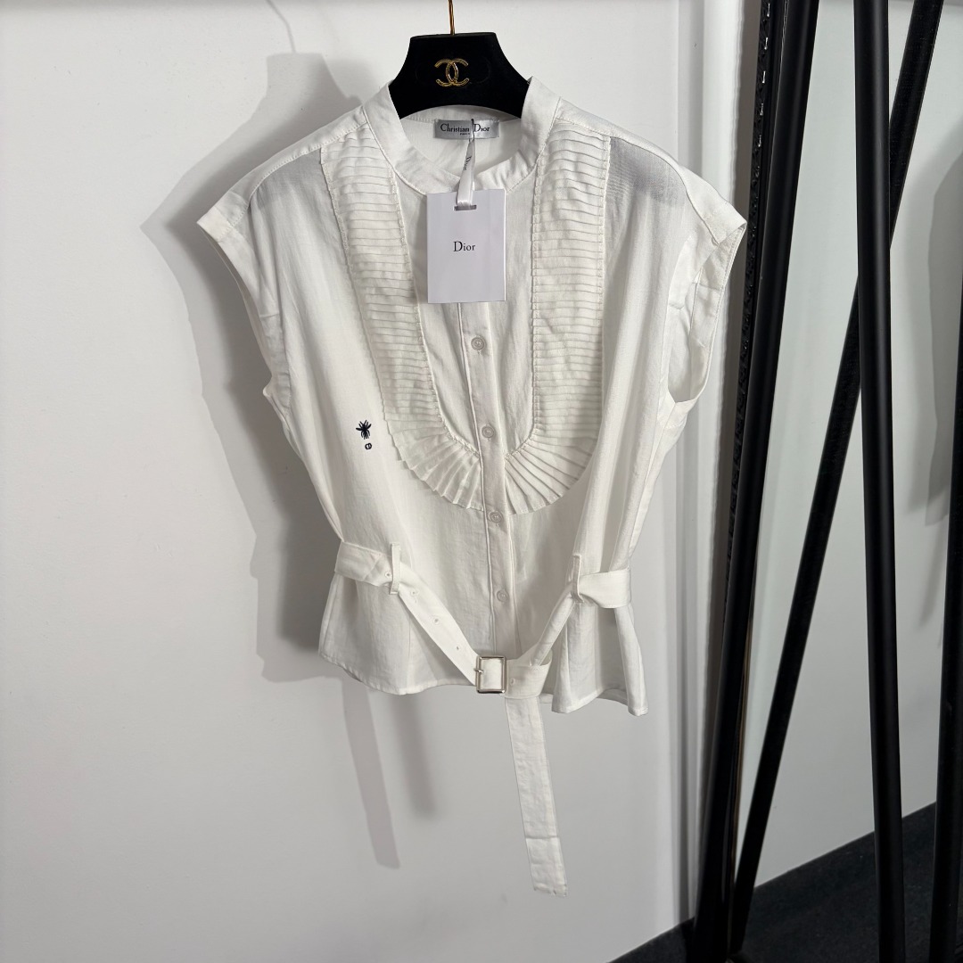 NO:885663,Model No. 20264496 Dio* new CD little bee embroidered accordion pleated sleeveless shirt vest top, white, SML, [M size bust 102, length 58; weight 0.195kg], Dior-clothing, dior, dior, shirts,19860909款号20264496 Dio*新款 CD小蜜蜂刺绣风琴压褶无袖衬衫 背心上衣,白色,SML,【M码胸围102,长58；重量0.195kg】,迪奥-服装,dior,dior,shirts,,Women's clothing