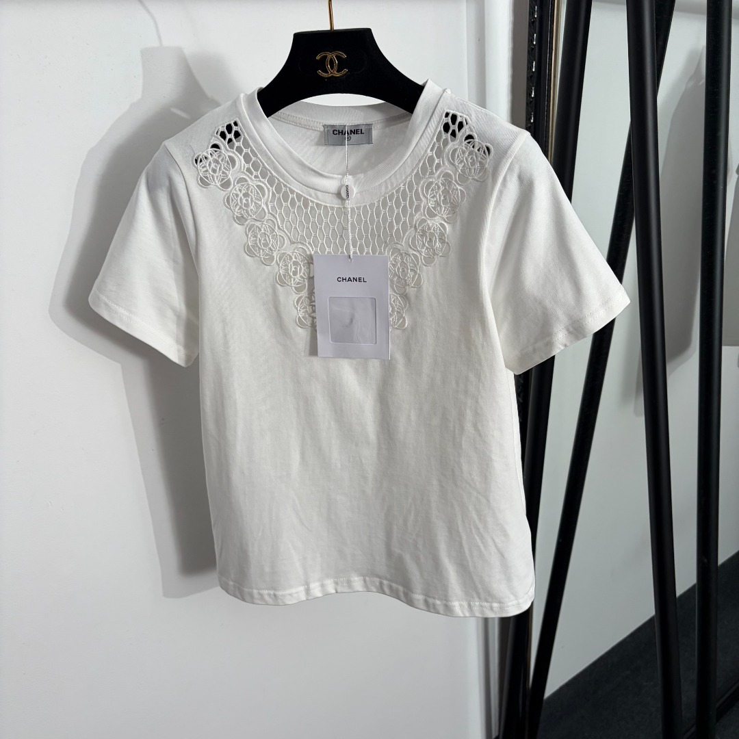 NO:885654,Model number 20264498 Chane* new flower honeycomb lace hollow embroidery short-sleeved T-shirt, white, yellow, SML, [S size shoulder width 36, bust 92, sleeve length 18, length 56; weight 0.165kg], Chanel-clothing, chanel, chanel, T-shirt, tees, t-shirt,19860909款号20264498 Chane*新款 花朵蜂窝蕾丝镂空刺绣短袖T恤,白色,黄色,SML,【S码肩宽36,胸围92,袖长18,长56；重量0.165kg】,香奈儿-服装,chanel,chanel,T-shirt,tees，t-shirt,,Women's clothing