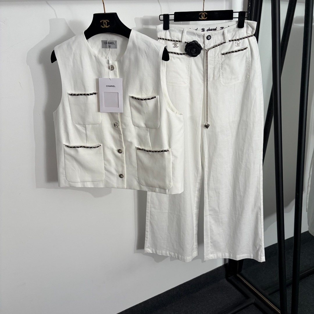 NO:885512,Model No. 20264511 Chane* new linen suit, chain-embellished multi-pocket vest jacket + high-waisted wide-leg trousers, white, SML, [L size bust 98, length 52; waist 72, length 103; weight 0.560kg], Chanel - Clothing, chanel, chanel, jackets & coats,19860909款号20264511 Chane*新款亚麻套装,链条镶嵌多口袋马甲外套+高腰阔腿长裤,白色,SML,【L码胸围98,长52；腰围72,长103；重量0.560kg】,香奈儿-服装,chanel,chanel,jackets & coats,,Women's clothing