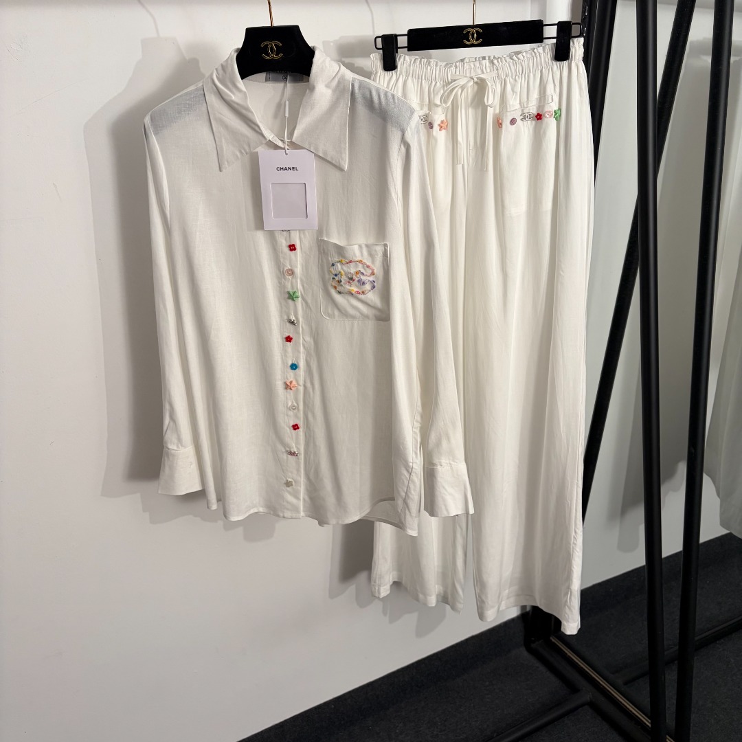 NO:885533,Model No. 20264514 Chane* new linen suit, colorful button long-sleeved shirt + elastic waist casual trousers, white, SML, [M size shoulder width 38, bust 104, sleeve length 58, length 69; waist 64 elastic, length 103; weight 0.505kg], Chanel-clothing, chanel, chanel,19860909款号20264514 Chane*新款亚麻套装,彩色纽扣长袖衬衣+松紧腰休闲长裤,白色,SML,【M码肩宽38,胸围104,袖长58,长69；腰围64弹力,长103；重量0.505kg】,香奈儿-服装,chanel,chanel,,Women's clothing