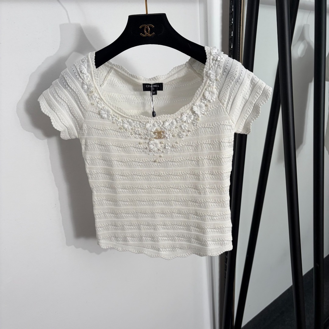 NO:885531,Model No. 20264528 Chane* new pearl flower short-sleeved sweater top, white, black, 36 38 40, [38 size bust 70, sleeve length 14, length 45; weight 0.145kg], Chanel-clothing, chanel, chanel, T-shirt,19860909款号20264528 Chane*新款 珍珠花朵短袖针织衫 上衣,白色,黑色,36 38 40,【38码胸围70,袖长14,长45；重量0.145kg】,香奈儿-服装,chanel,chanel,T-shirt,,Women's clothing