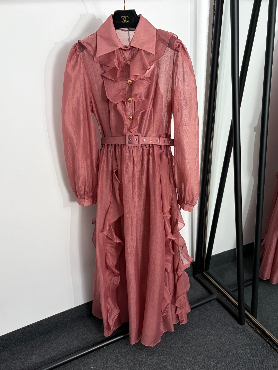 NO:885516,Model number 20264535 Chane*new style lion head button ruffled waist long-sleeved shirt dress, with belt, suspender lining, bean paste pink, S-XL, [M size bust 88, length 95; shoulder width 38, bust 96, waist 80, sleeve length 65, length 140; weight 0.475kg], Chanel - clothing, chanel, chanel, skirts, shirts,19860909款号20264535 Chane*新款 狮子头纽扣荷叶边收腰长袖衬衫连衣裙,配腰带,配吊带里衬,豆沙粉,S-XL,【M码胸围88,长95；肩宽38,胸围96,腰围80,袖长65,长140；重量0.475kg】,香奈儿-服装,chanel,chanel,skirts,shirts,,Women's clothing