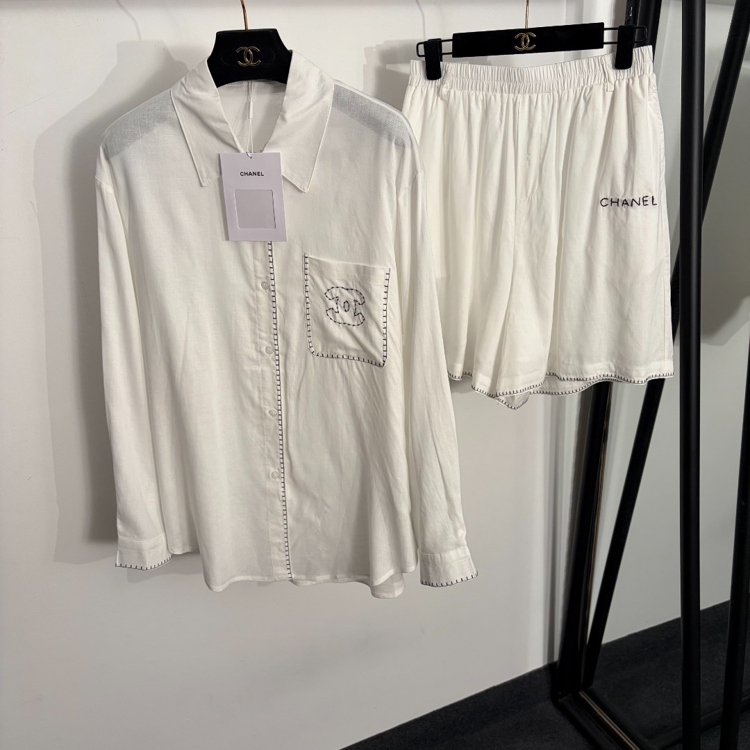 NO:885453,Model No. 20264538 Chane* new linen suit, double C pocket long-sleeved shirt + elastic waist shorts, white, black, SML, [M size shoulder width 47, bust 116, sleeve length 55, length 72; waist 68 elastic, length 50; weight 0.380kg], Chanel-clothing, chanel, chanel, shorts,19860909款号20264538 Chane*新款亚麻套装,双C口袋长袖衬衣+松紧腰短裤,白色,黑色,SML,【M码肩宽47,胸围116,袖长55,长72；腰围68弹力,长50；重量0.380kg】,香奈儿-服装,chanel,chanel,shorts,,Women's clothing