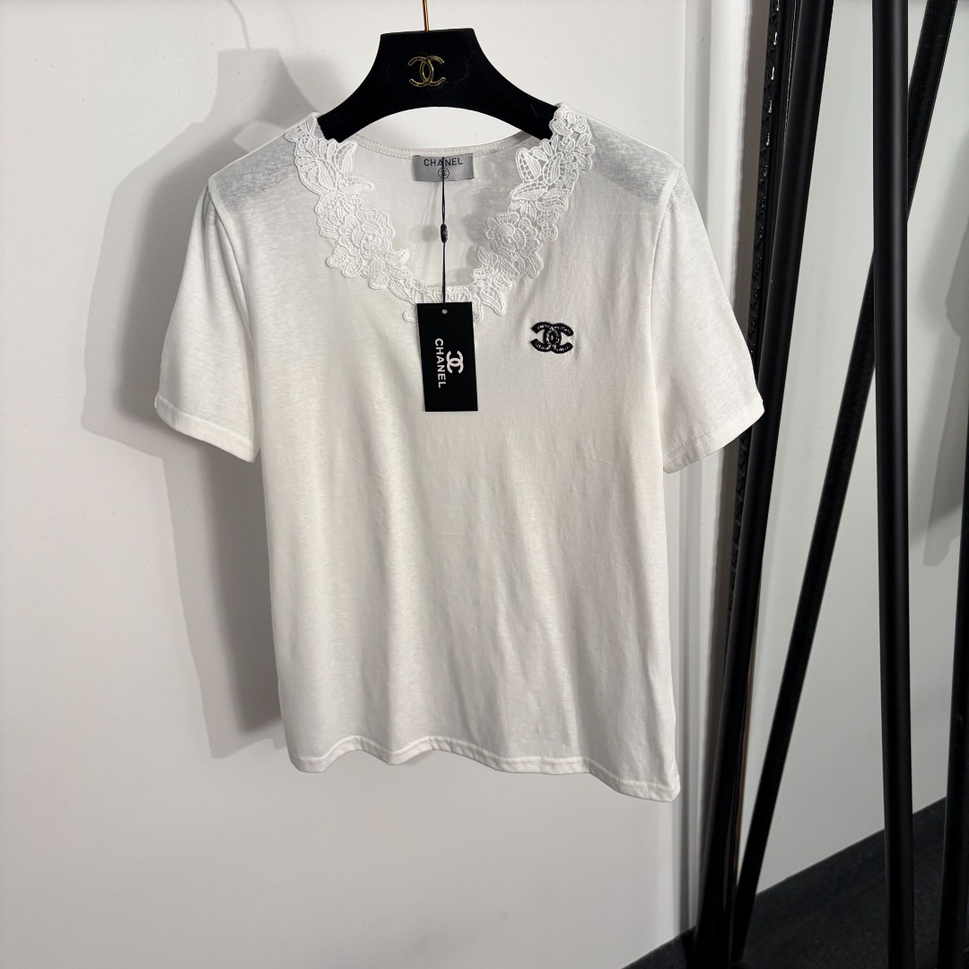NO:885469,Model No. 20264548 Chane*new style Double C embroidered lace flower short-sleeved T-shirt, white, black, SML, [M size shoulder width 37, bust 94, sleeve length 19, length 61; weight 0.130kg], Chanel-clothing, chanel, chanel, T-shirt, tees, t-shirt,19860909款号20264548 Chane*新款 双C刺绣蕾丝花朵短袖T恤,白色,黑色,SML,【M码肩宽37,胸围94,袖长19,长61；重量0.130kg】,香奈儿-服装,chanel,chanel,T-shirt,tees，t-shirt,,Women's clothing