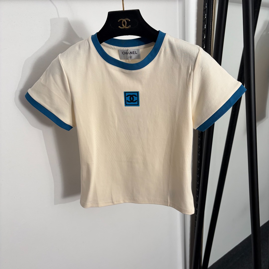NO:885447,Model number 20264558 Chane* new logo printed right shoulder short-sleeved T-shirt, off-white, SML, [M size bust 76, sleeve length 15, length 48; weight 0.125kg], Chanel-clothing, chanel, chanel, T-shirt, tees, t-shirt,19860909款号20264558 Chane*新款 logo印正肩短袖T恤,米白色,SML,【M码胸围76,袖长15,长48；重量0.125kg】,香奈儿-服装,chanel,chanel,T-shirt,tees，t-shirt,,Women's clothing