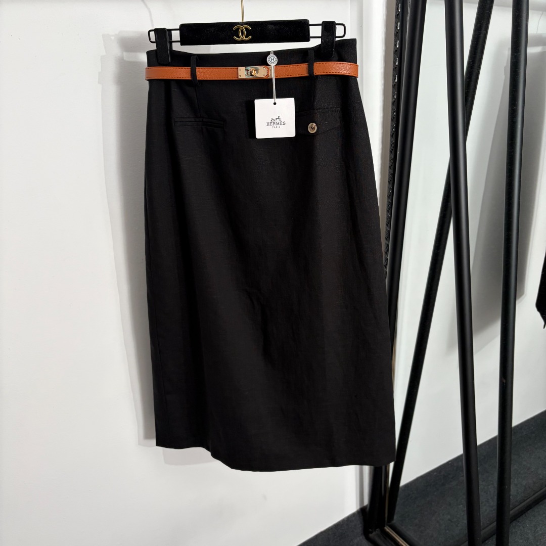 NO:885395,Model No. 20264560 Herme's latest versatile high-waisted skirt for commuting, with belt, white, black, apricot, khaki, S-XXL, [S size waist 68, length 78; weight 0.350kg], Hermes-clothing, hermes, hermes, skirts,19860909款号20264560 Herme*新款 通勤百搭高腰半裙,配腰带,白色,黑色,杏色,卡其色,S-XXL,【S码腰围68,长78；重量0.350kg】,爱马仕-服装,hermes,hermes,skirts,,Women's clothing