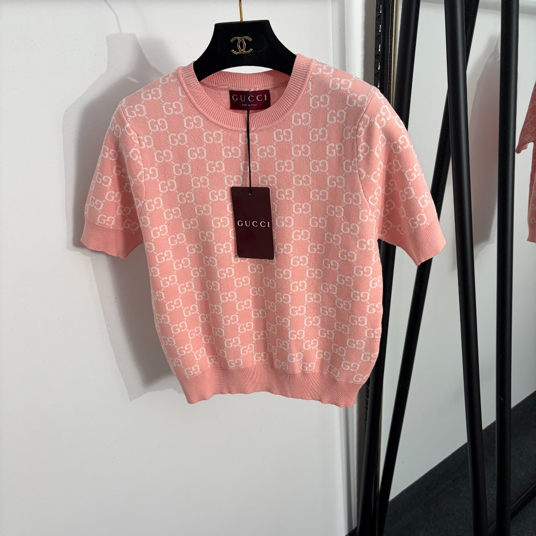 NO:885404,Model number 20264561 Gucc*new style presbyopic GG letter pullover short-sleeved wool sweater top, pink, blue, green, yellow, SML, [M size bust 86, sleeve length 22, length 52; weight 0.270kg], Gucci-clothing, gucci, gucci, T-shirt,19860909款号20264561 Gucc*新款 老花GG字母套头短袖羊毛针织衫 上衣,粉色,蓝色,绿色,黄色,SML,【M码胸围86,袖长22,长52；重量0.270kg】,古驰-服装,gucci,gucci,T-shirt,,Women's clothing