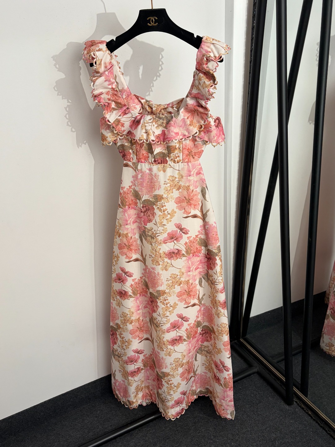NO:888109,Model No. 20264613 Zimmermann's latest style, elegant floral print, bow backless ruffle collar suspender dress, long skirt, pink, yellow, S-XL, [M size bust 86, waist 76, length 136; weight 0.540kg], Zimmermann-clothing, skirts,19860909款号20264613 Zimmermann*新款 气质花卉印花 蝴蝶结露背荷叶领吊带连衣裙 长裙,粉色,黄色,S-XL,【M码胸围86,腰围76,长136；重量0.540kg】,兹默曼-服装,skirts,,Women's clothing