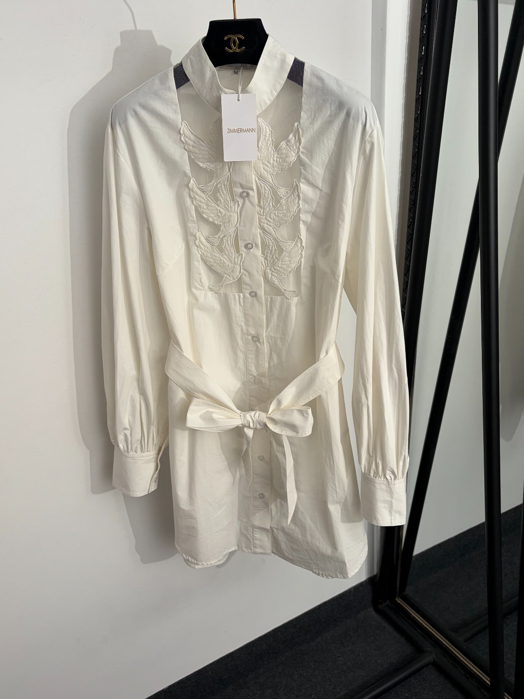 NO:888223,Model No. 20264616 Zimmermann's latest model, three-dimensional white dove and flying bird embroidery pattern, see-through mesh splicing, lace-up waist long-sleeved shirt dress, white, S-XL, [M size shoulder width 45, bust 102, sleeve length 64, length 90; weight 0.335kg], Zimmermann-clothing, skirts, shirts,19860909款号20264616 Zimmermann*新款 立体白鸽飞鸟刺绣图案 透视网纱拼接 系带收腰长袖衬衫连衣裙,白色,S-XL,【M码肩宽45,胸围102,袖长64,长90；重量0.335kg】,兹默曼-服装,skirts,shirts,,Women's clothing