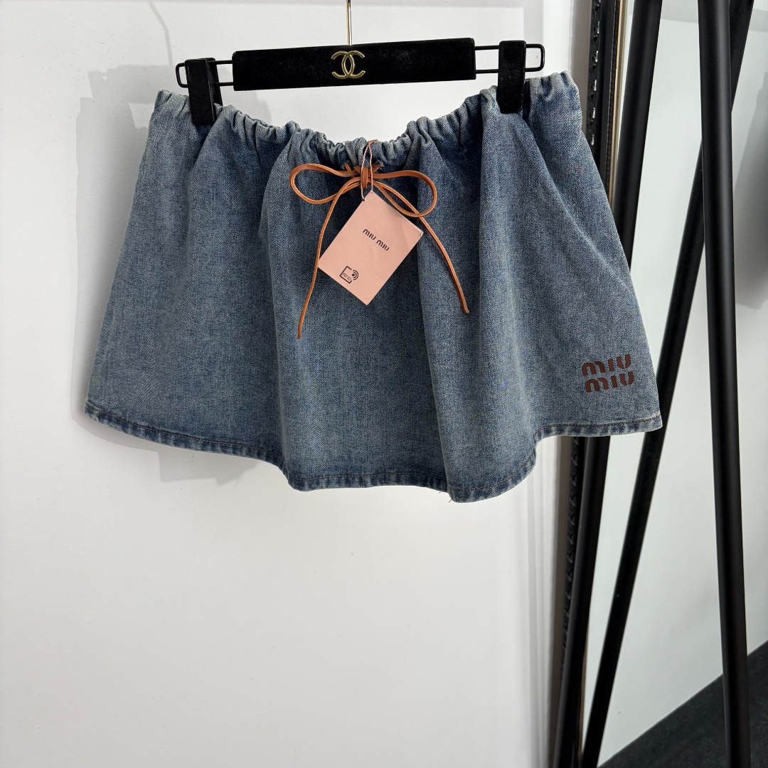 NO:888266,Model No. 20264629 Miumi* new logo letter offset printed elastic waist A-line denim short skirt, blue, SML, [M size waist 72 elastic, length 33; weight 0.285kg], Miumi-clothing, miumiu, skirts,19860909款号20264629 Miumi*新款 logo字母胶印松紧腰A字牛仔短半裙,蓝色,SML,【M码腰围72弹力,长33；重量0.285kg】,缪缪-服装,miumiu,skirts,,Women's clothing