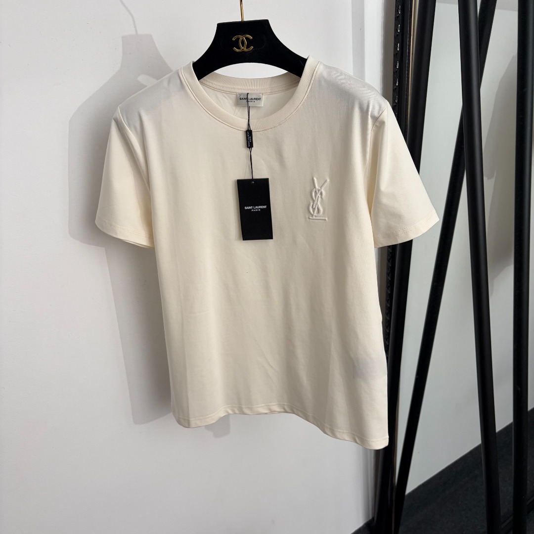 NO:888384,Model No. 20264635 YSL* new style 3D letter embroidery on chest, short sleeve embroidery, off-white, black, khaki, SML, [M size shoulder width 40, bust 94, sleeve length 19, length 60; weight 0.170kg], saint laurent-clothing, saint laurent, saint laurent, T-shirt,19860909款号20264635 YSL*新款 胸前立体字母刺绣短袖刺绣,米白色,黑色,卡其色,SML,【M码肩宽40,胸围94,袖长19,长60；重量0.170kg】,圣罗兰-服装,saint laurent,saint laurent,T-shirt,,Women's clothing