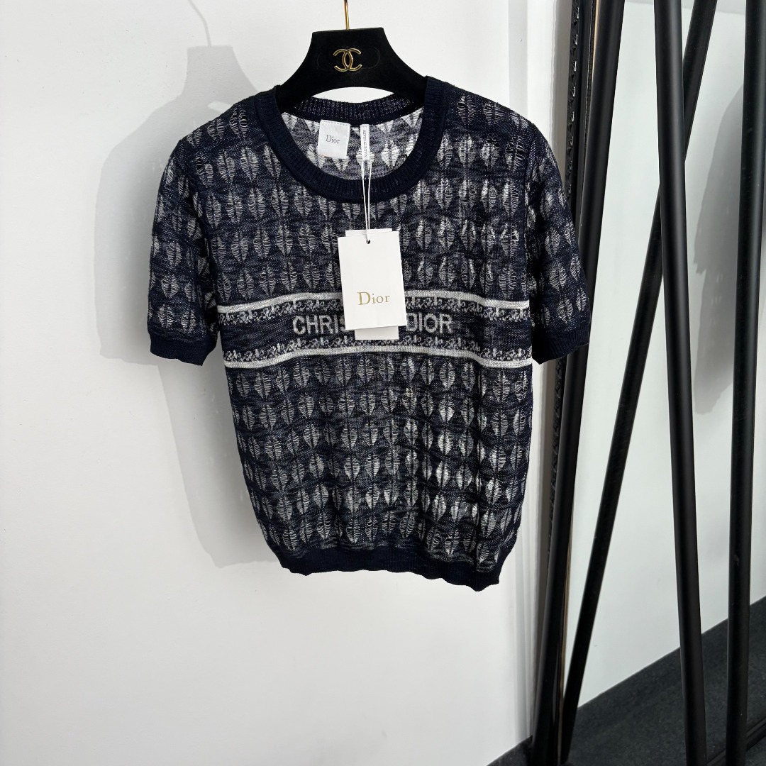 NO:888343,Model No. 20264647 Dio* new style hollow short-sleeved sweater top, navy blue, white, blue, 36 38 40, [size 38 shoulder width 38, bust 100, sleeve length 23, length 55; weight 0.140kgkg], Dior-clothing, dior, dior, T-shirt,19860909款号20264647 Dio*新款 镂空短袖针织衫上衣,藏蓝色,白色,蓝色,36 38 40,【38码肩宽38,胸围100,袖长23,长55；重量0.140kgkg】,迪奥-服装,dior,dior,T-shirt,,Women's clothing