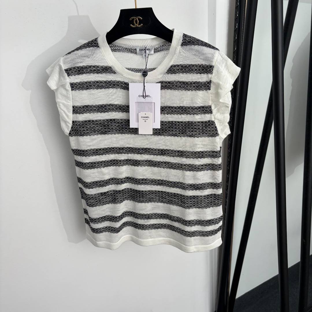 NO:888189,Model number 20264655 Chane* new logo embroidered lotus leaf sleeve striped knitted vest, white, navy blue, 36 38 40, [36 size bust 90, length 56; weight 0.145kg], Chanel-clothing, chanel, chanel,19860909款号20264655 Chane*新款 logo刺绣荷叶袖条纹针织背心,白色,藏蓝色,36 38 40,【36码胸围90,长56；重量0.145kg】,香奈儿-服装,chanel,chanel,,Women's clothing