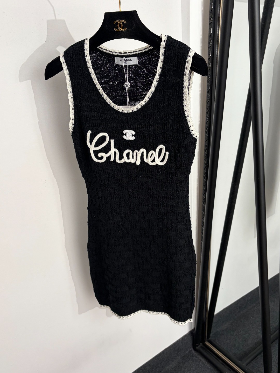NO:888139,Model number 20264660 Chane* new logo letter waist knitted vest dress, white, pink, black, [one size fits all bust 76, length 76; weight 0.245kg], Chanel-clothing, chanel, chanel, skirts,19860909款号20264660 Chane*新款 logo字母收腰针织背心连衣裙,白色,粉色,黑色,【均码胸围76,长76；重量0.245kg】,香奈儿-服装,chanel,chanel,skirts,,Women's clothing