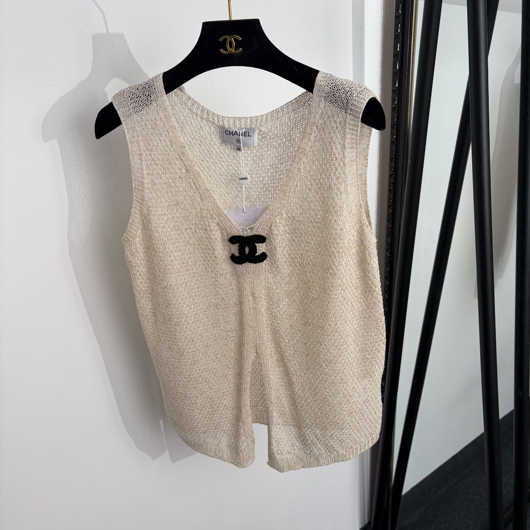 NO:888120,Model number 20264664 Chane* new logo embroidered V-neck wool knitted vest, apricot, 36 38 40, [36 size bust 90, length 55-62; weight 0.110kg], Chanel-clothing, chanel, chanel,19860909款号20264664 Chane*新款 logo刺绣V领羊毛针织背心,杏色,36 38 40,【36码胸围90,长55-62；重量0.110kg】,香奈儿-服装,chanel,chanel,,Women's clothing