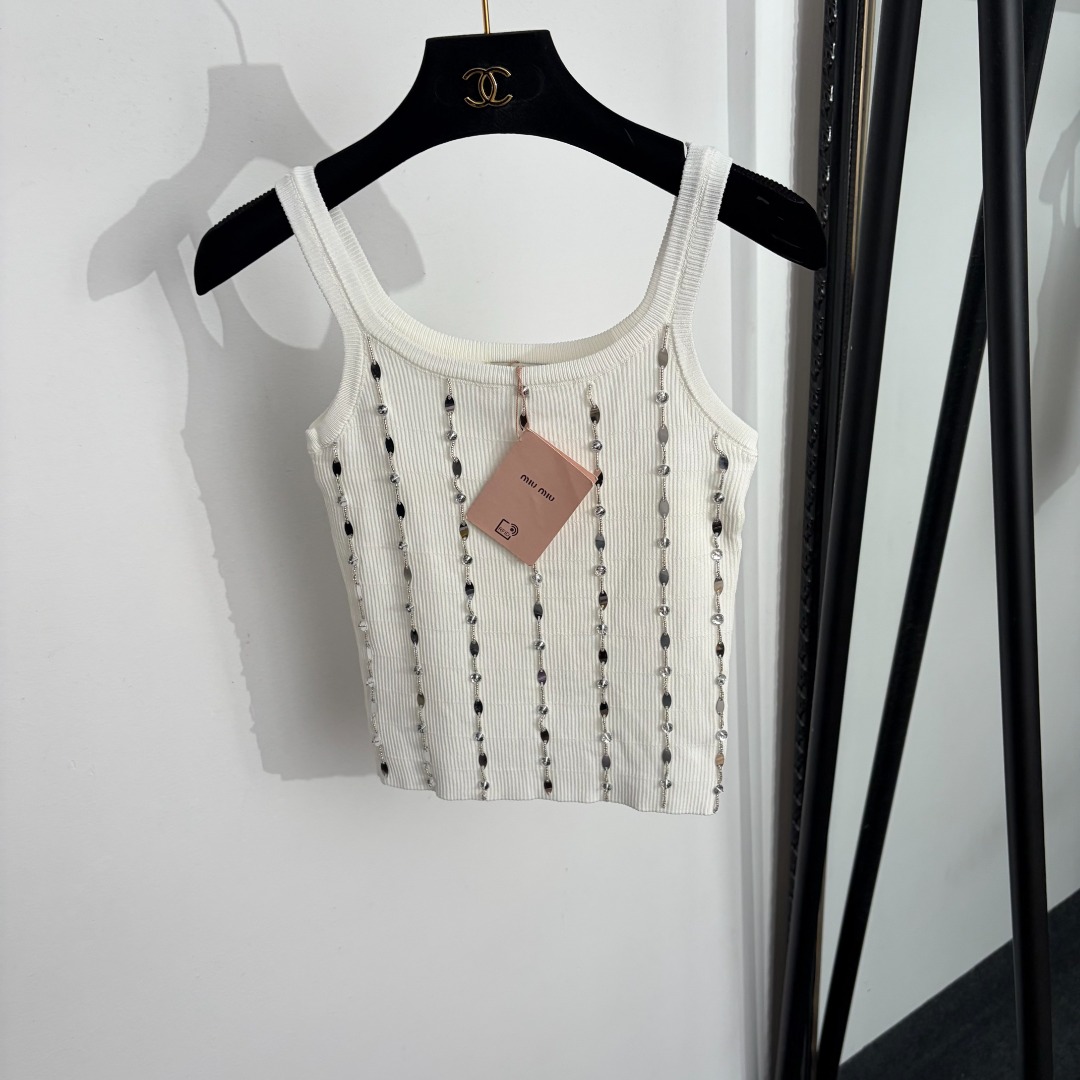 NO:888149,Model No. 20264679 Miumi* new beaded sequin striped knitted camisole, white, black, [One size fits all bust 62, length 42; weight 0.kg], Miumi-clothing, miumiu,19860909款号20264679 Miumi*新款 钉珠亮片条纹针织吊带背心,白色,黑色,【均码胸围62,长42；重量0.kg】,缪缪-服装,miumiu,,Women's clothing