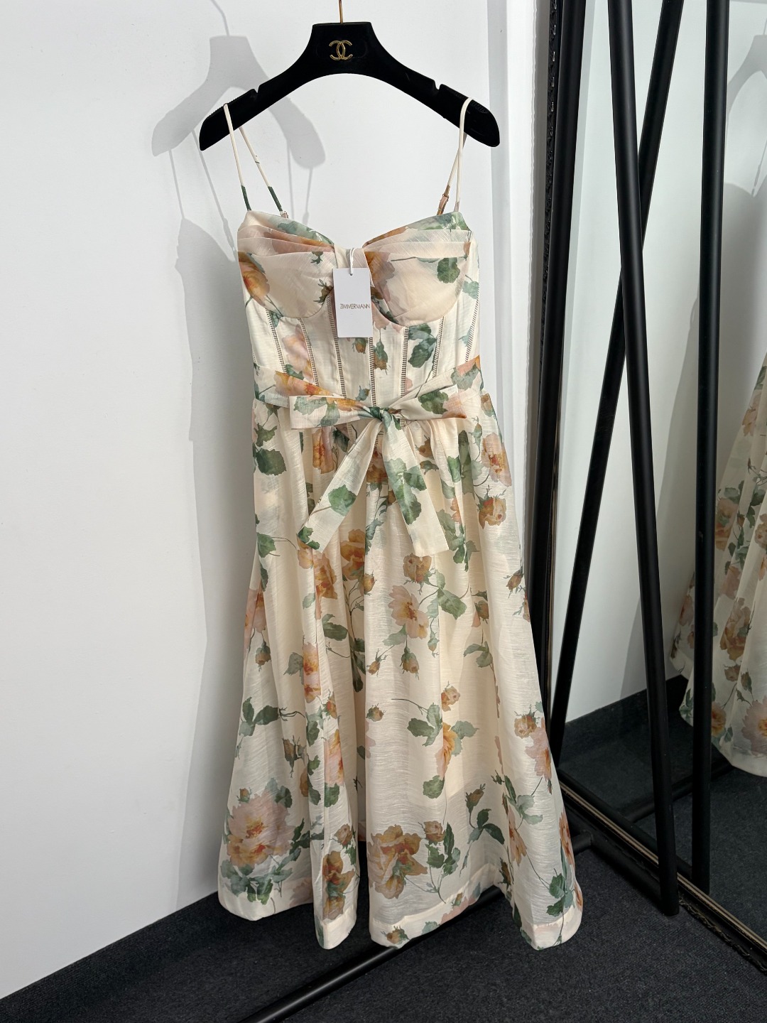 NO:889581,Model No. 20264682 Zimmermann's latest style, elegant linen floral print, lace-up waist strapless strap dress, off-white, S-XL, [S size bust 78 elastic, waist 72 elastic, length 115; weight 0.765kg], Zimmermann-clothing, skirts,19860909款号20264682 Zimmermann*新款 优雅气质亚麻花卉印花 系带收腰 抹胸吊带连衣裙,米白色,S-XL,【S码胸围78弹力,腰围72弹力,长115；重量0.765kg】,兹默曼-服装,skirts,,Women's clothing