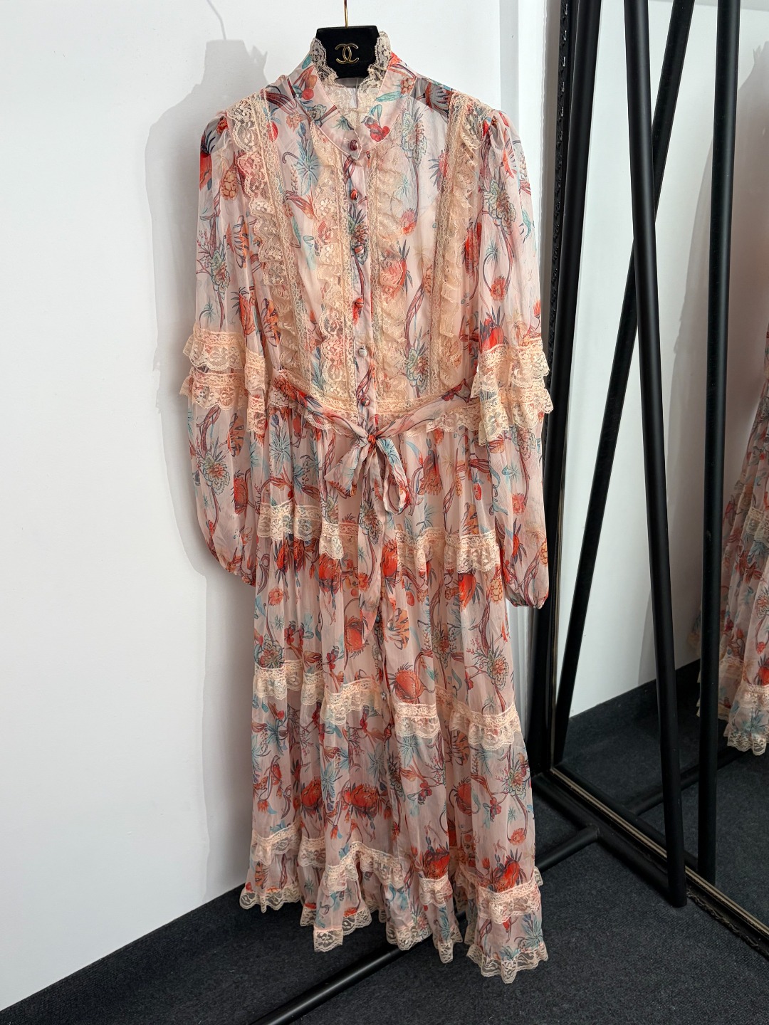 NO:889597,Style number 20264730 Zimmermann's latest French elegant floral print lace lotus splicing lace-up waist long-sleeved dress long skirt with suspender lining, pink, S-XL, [M size bust 88, length 94; shoulder width 37, bust 100, waist 82, sleeve length 66, length 133; weight 0.415kg], Zimmermann - clothing, skirts,19860909款号20264730 Zimmermann*新款 法式优雅花卉印花 蕾丝荷叶拼接系带收腰长袖连衣裙 长裙,配吊带里衬,粉色,S-XL,【M码胸围88,长94；肩宽37,胸围100,腰围82,袖长66,长133；重量0.415kg】,兹默曼-服装,skirts,,Women's clothing