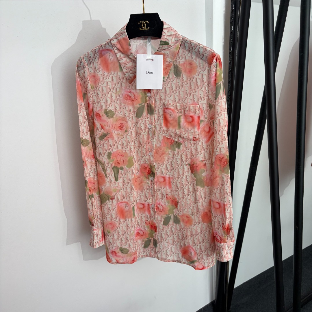 NO:889616,Model No. 20264752 Dio* new presbyopia logo rose print long-sleeved shirt, peach pink, SML, [M size shoulder width 38, bust 98, sleeve length 59, length 70; weight 0.140kg], Dior-clothing, dior, dior,19860909款号20264752 Dio*新款 老花logo玫瑰印花长袖衬衣,桃粉色,SML,【M码肩宽38,胸围98,袖长59,长70；重量0.140kg】,迪奥-服装,dior,dior,,Women's clothing