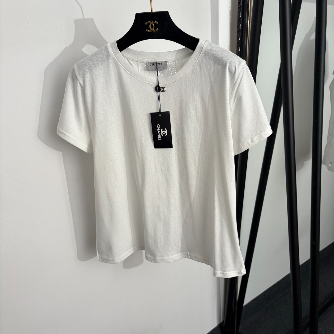 NO:889588,Model number 20264754 Chane* new style lace hollow short-sleeved T-shirt on the back, white, black, SML, [M size shoulder width 40, bust 100, sleeve length 16, length 59; weight 0.140kg], Chanel-clothing, chanel, chanel, T-shirt, tees, t-shirt,19860909款号20264754 Chane*新款 背部蕾丝镂空短袖T恤,白色,黑色,SML,【M码肩宽40,胸围100,袖长16,长59；重量0.140kg】,香奈儿-服装,chanel,chanel,T-shirt,tees，t-shirt,,Women's clothing