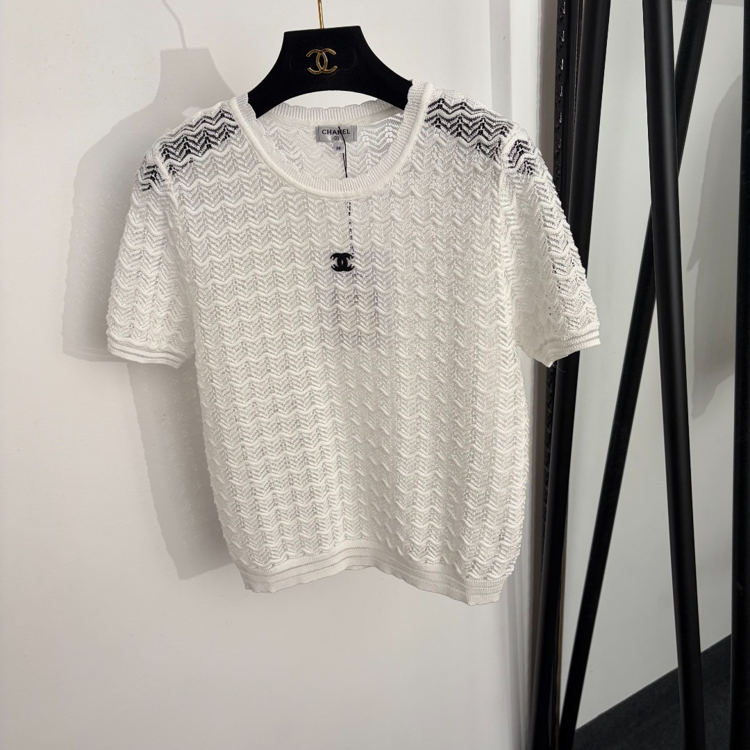 NO:889575,Model number 20264762 Chane* new Xiaoxiang logo wavy striped short-sleeved sweater top, white, blue, 36 38 40, [size 38 shoulder width 36, bust 98, sleeve length 19, length 55; weight 0.125kg], Chanel-clothing, chanel, chanel, T-shirt,19860909款号20264762 Chane*新款 小香logo波浪条纹短袖针织衫 上衣,白色,蓝色,36 38 40,【38码肩宽36,胸围98,袖长19,长55；重量0.125kg】,香奈儿-服装,chanel,chanel,T-shirt,,Women's clothing