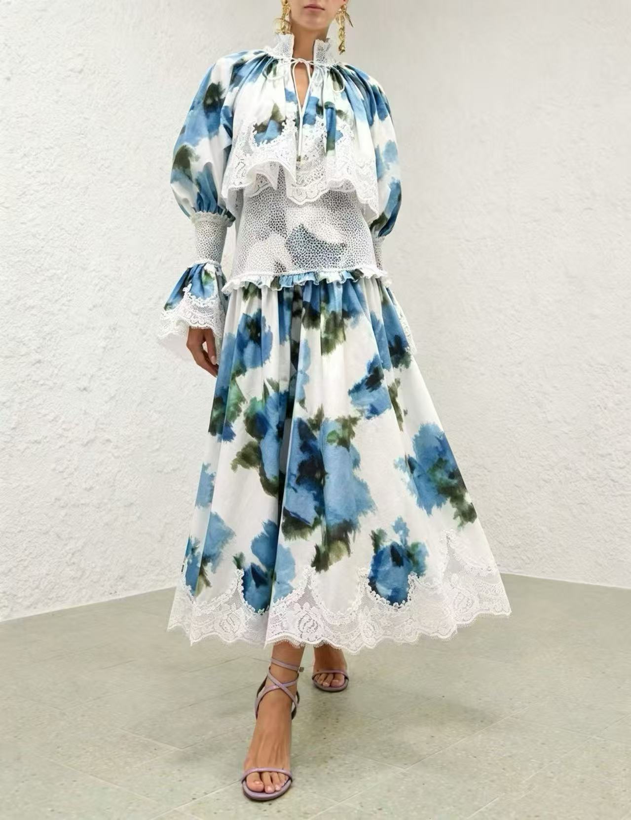 NO:923684,Model No. 20265194 Zimmermann's latest style, temperament blooming print, lace ruffled waist and flared long-sleeved dress, long skirt, blue, S-XL, [M size bust 90, waist 62 stretch, sleeve length 83, length 143; weight 0.945kg], Zimmermann-clothing, skirts,19860909款号20265194 Zimmermann*新款 气质晕染印花 蕾丝荷叶边收腰喇叭长袖连衣裙 长裙,蓝色,S-XL,【M码胸围90,腰围62弹力,袖长83,长143；重量0.945kg】,兹默曼-服装,skirts,,Women's clothing
