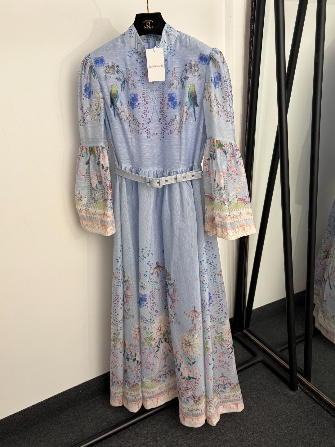 NO:923663,Model No. 20265198 Zimmermann's latest parrot floral print stand-up collar waisted trumpet long-sleeved dress long skirt, light blue, S-XL, [M size shoulder width 38, bust 9,2, waist 78, sleeve length 58, length 142; weight 0.595kg], Zimmermann-clothing, skirts,19860909款号20265198 Zimmermann*新款 小鹦鹉花卉印花 立领收腰喇叭长袖连衣裙 长裙,浅蓝色,S-XL,【M码肩宽38,胸围9,2,腰围78,袖长58,长142；重量0.595kg】,兹默曼-服装,skirts,,Women's clothing