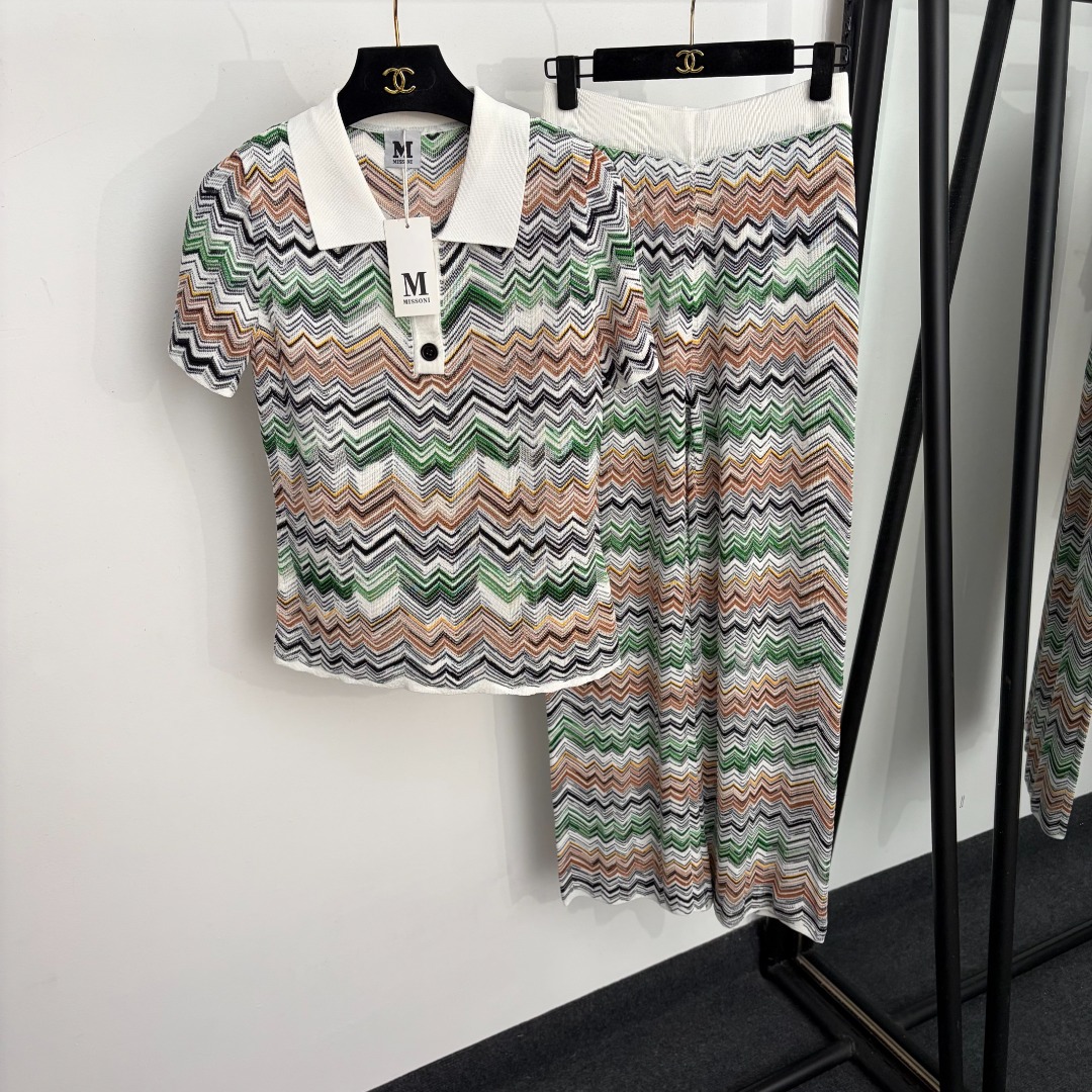 NO:922879,Model No. 20265289 Misson's latest suit, gradient wave pattern Polo collar short-sleeved sweater top + high-waisted knitted trousers, green, pink, S-XL, [M size bust 82, sleeve length 19, length 56; waist 64 stretch, length 99; weight 0.535kg], women's clothing, T-shirt,19860909款号20265289 Misson*新款套装,渐变色波浪纹Polo领短袖针织衫上衣+高腰针织长裤,绿色,粉色,S-XL,【M码胸围82,袖长19,长56；腰围64弹力,长99；重量0.535kg】,女装,T-shirt,,Women's clothing