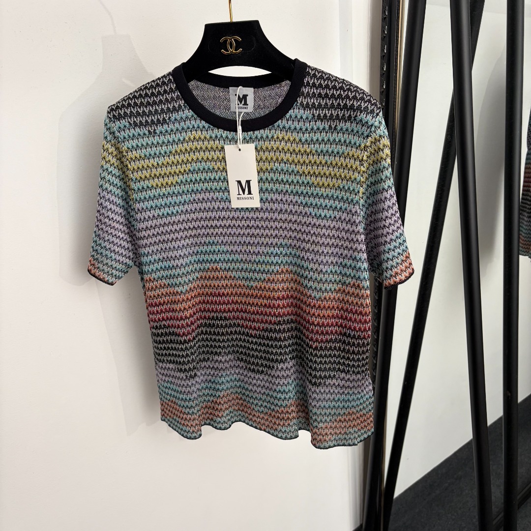 NO:922833,Model No. 20265296 Misson's latest bright silk blended gradient wave pattern short-sleeved sweater T-shirt, color, S-XL, [M size shoulder width 37, bust 90, sleeve length 22, length 57; weight 0.145kg], women's clothing, T-shirt, tees, t-shirt,19860909款号20265296 Misson*新款 亮丝混纺渐变色波浪纹短袖针织衫T恤,彩色,S-XL,【M码肩宽37,胸围90,袖长22,长57；重量0.145kg】,女装,T-shirt,tees，t-shirt,,Women's clothing