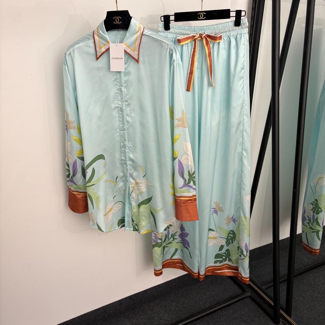 NO:923618,Model No. 20265319 Zimmermann's latest suit, plant floral print long-sleeved shirt + elastic waist wide-leg trousers, light blue, S-XL, [M size shoulder width 49, bust 118, sleeve length 59, length 77; waist 68 elastic, length 116; weight 0.520kg], Zimmermann - Clothing,19860909款号20265319 Zimmermann*新款套装,植物花卉印花长袖衬衣+松紧腰阔腿长裤,浅蓝色,S-XL,【M码肩宽49,胸围118,袖长59,长77；腰围68弹力,长116；重量0.520kg】,兹默曼-服装,,Women's clothing