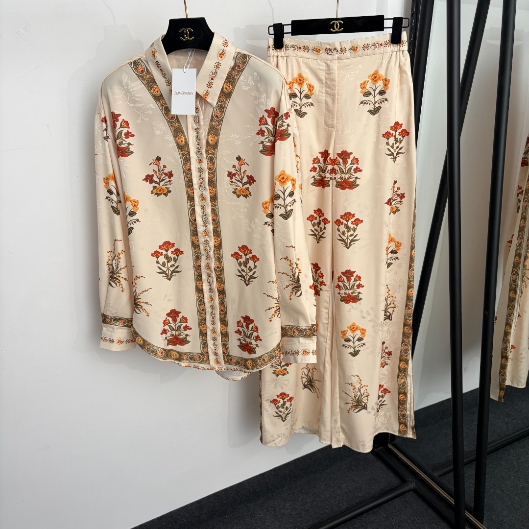 NO:923688,Model No. 20265321 Zimmermann's latest suit, red floral print long-sleeved shirt + high-waisted wide-leg trousers, off-white, S-XL, [M size shoulder width 52, bust 110, sleeve length 55, length 71-76; waist 62 elastic, length 112; weight 0.515kg], Zimmermann - Clothing,19860909款号20265321 Zimmermann*新款套装,红色花卉印花长袖衬衣+高腰阔腿长裤,米白色,S-XL,【M码肩宽52,胸围110,袖长55,长71-76；腰围62弹力,长112；重量0.515kg】,兹默曼-服装,,Women's clothing